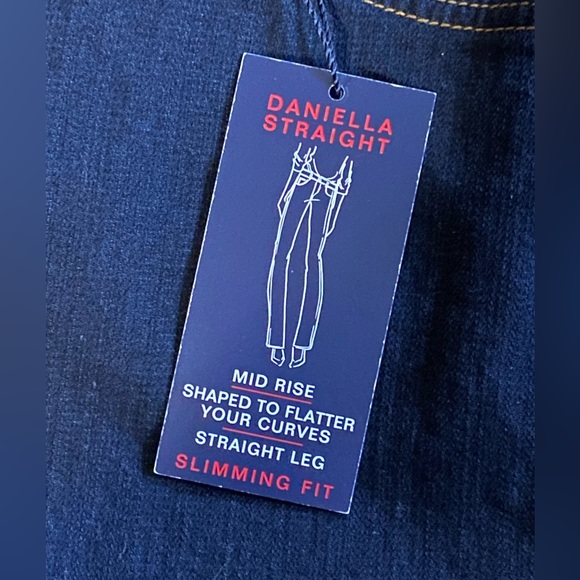 Chaps Daniella Curvy Straight Leg Women’s Jeans size 4 short - Picture 2 of 6